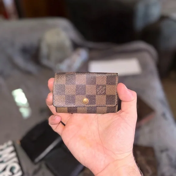 Louis Vuitton Multicles Key Holder in signature Damier Ebene canvas